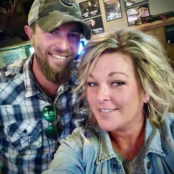 Profile Picture of Mandi Edwards (@mandi456) on Poshmark