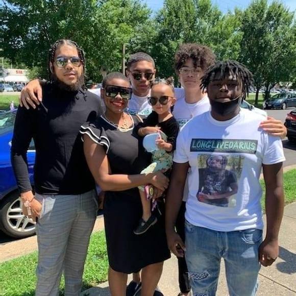 Profile Picture of Danielle Hines (@daniellehine872) on Poshmark