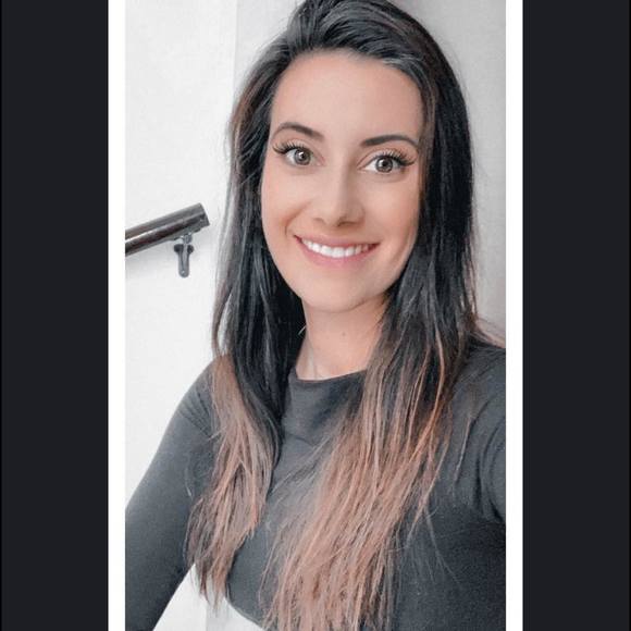 Profile Picture of Lisa Barclay (@lisaandtots) on Poshmark