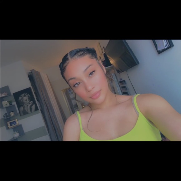 Profile Picture of Daniella Mieses (@danni_mieses) on Poshmark