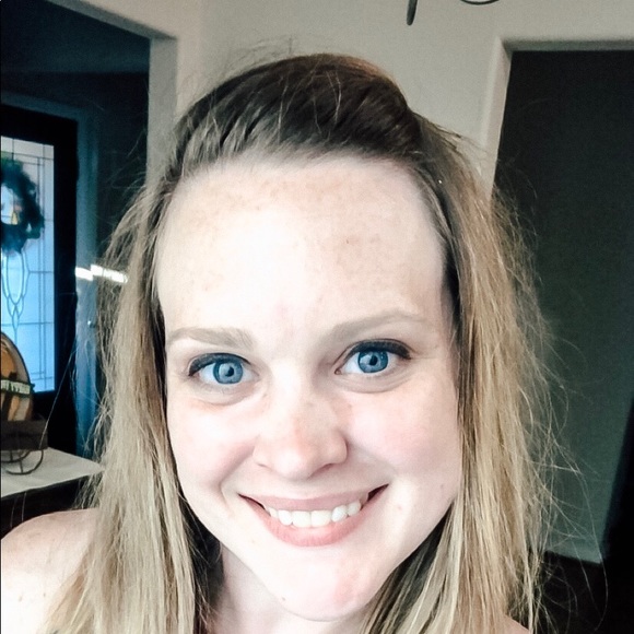 Profile Picture of Elizabeth Shreckengost (@elizabethfit46) on Poshmark