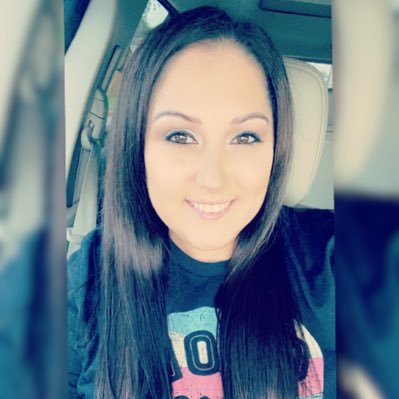 Profile Picture of Stephanie Salazar  👑 (@StephLBlanco) on Twitter