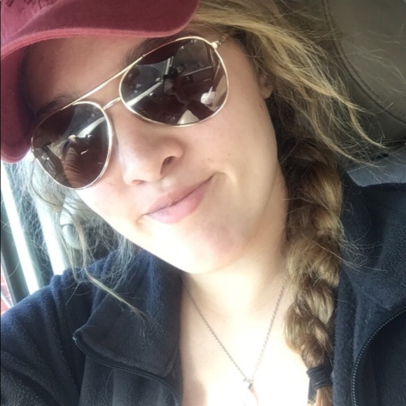 Profile Picture of Amanda Wicker (@wicka17) on Poshmark