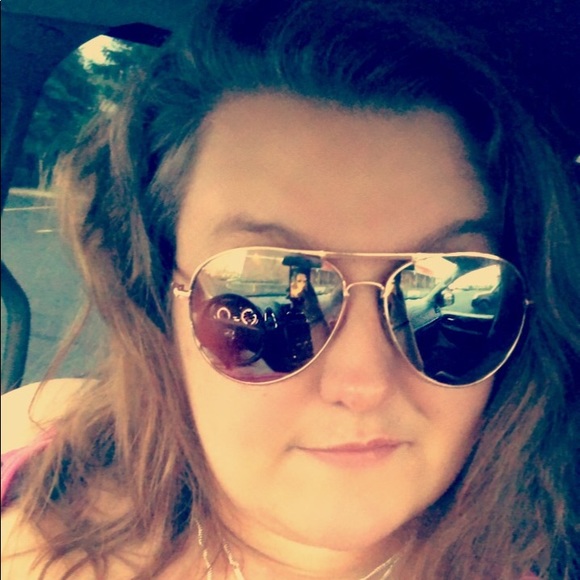 Profile Picture of Cyndee Hrycyk (@cyndeelance) on Poshmark