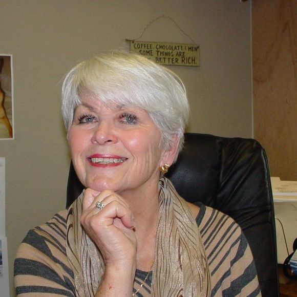 Profile Picture of June Wright (@junemwright3) on Poshmark