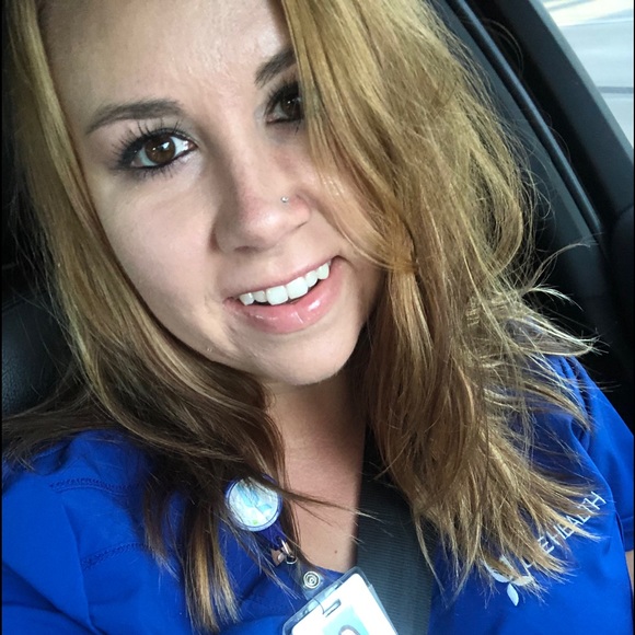 Profile Picture of Hannah Chouinard (@hannahsue1995) on Poshmark