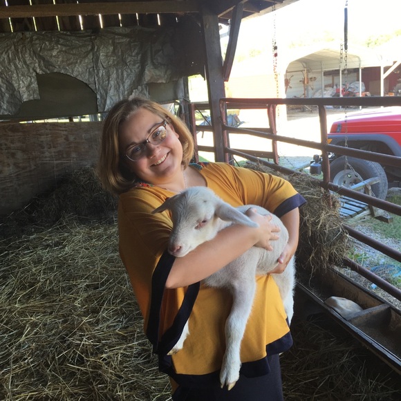 Profile Picture of Courteny Pedigo (@courteny_pedigo) on Poshmark