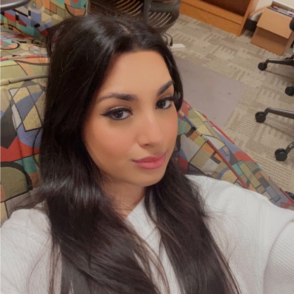 Profile Picture of Anam Shah (@anamshah2002) on Poshmark