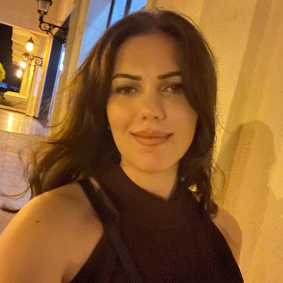 Ana Loncar - Poshmark Profile Picture of Ana Loncar (@analoncar) on Poshmark