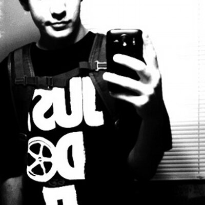 Profile Picture of Robert Pascoe (@SteezyBeezy95) on Twitter