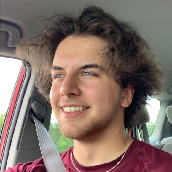 Profile Picture of Nathan Newman (@nathannewman916) on Poshmark