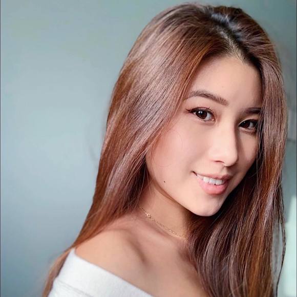 Profile Picture of Fiona Lin (@fionayhlin) on Poshmark