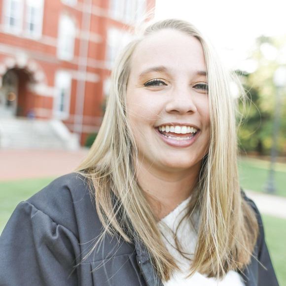 Profile Picture of Abby Poole (@abbyepoole) on Poshmark
