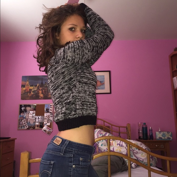 Profile Picture of Vika Leibnitz (@vikael569) on Poshmark