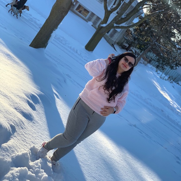 Profile Picture of Sadaf Vafaee (@sadafvafaee) on Poshmark