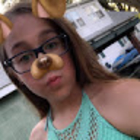 Profile Picture of Kayliana Modzelewski (@k_modzelewski) on Poshmark