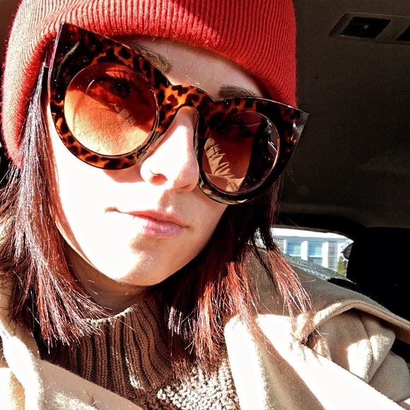 Profile Picture of Shawna West (@shawna111west) on Poshmark