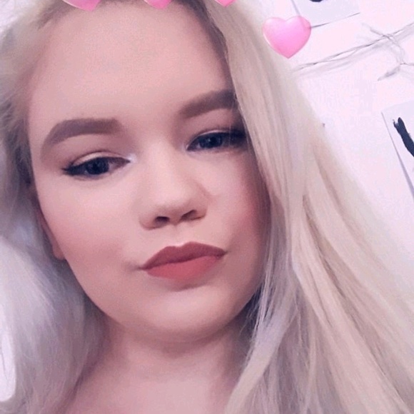 Profile Picture of Paige Best (@paige_best17) on Poshmark