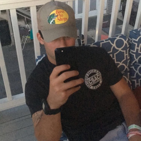 Profile Picture of Joe Strong (@joestrong105) on Poshmark