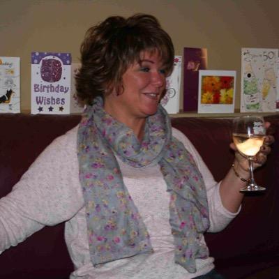 Profile Picture of Tina Constable (@r4tbag) on Twitter