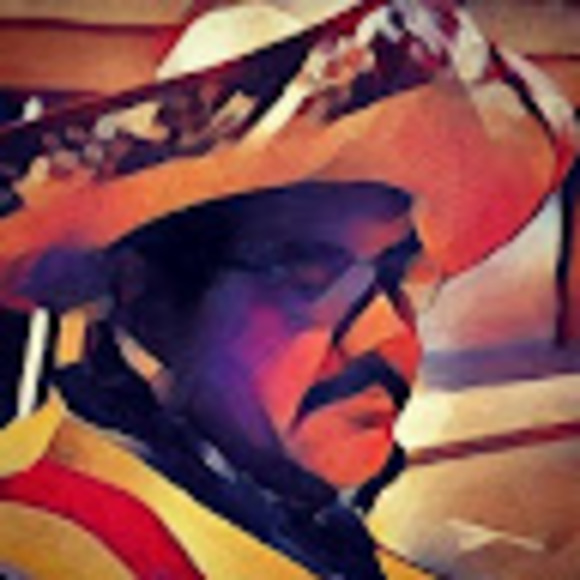 Profile Picture of Genio Alvarado (@division176) on Poshmark