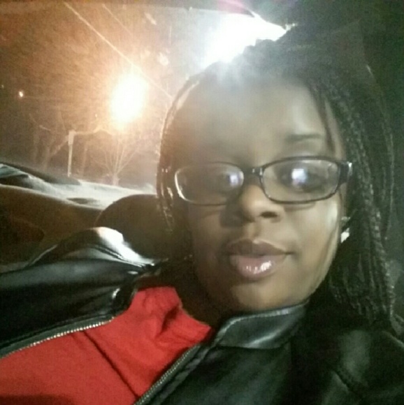 Profile Picture of Amber Venable (@msliverpool) on Poshmark