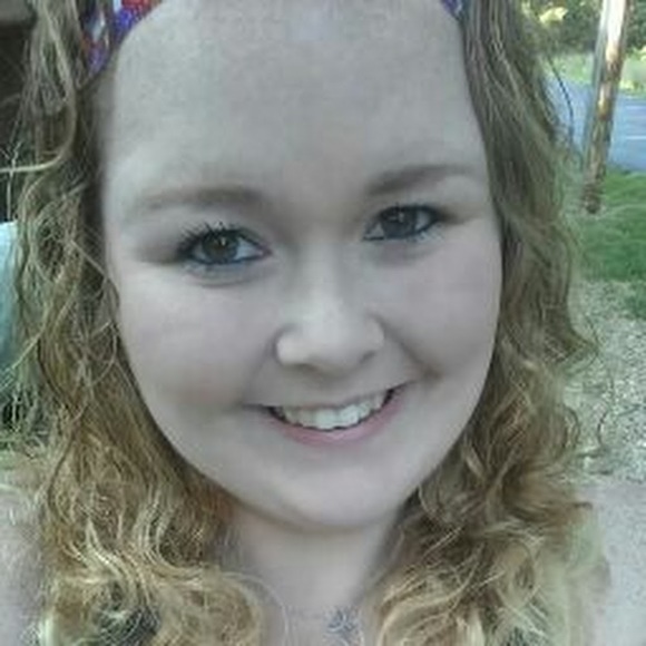 Kylie Musil - Poshmark Profile Picture of Kylie Musil (@kjaneal271) on Poshmark