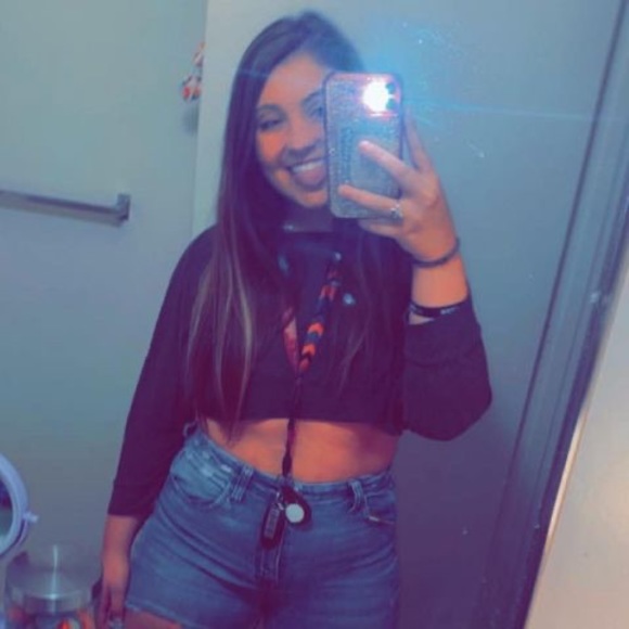 Profile Picture of Hannah Devogt (@devogthannah) on Poshmark