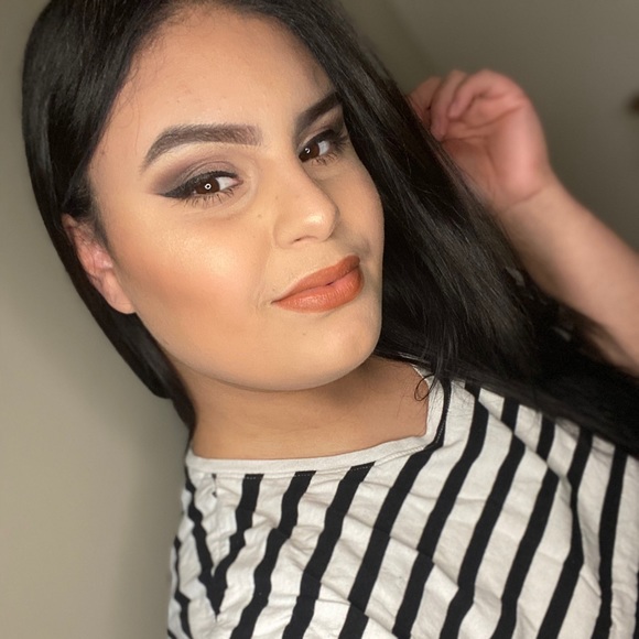 Profile Picture of Jillian Lopez (@jillianlopez57) on Poshmark