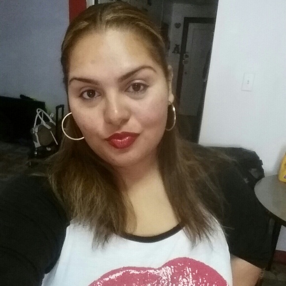 Profile Picture of Ida Gonzalez (@taz83love2006) on Poshmark