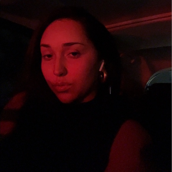 Profile Picture of Erynn M (@modernmuse113) on Poshmark