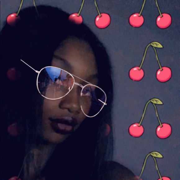 Profile Picture of Devonai Ross (@naihynson) on Poshmark