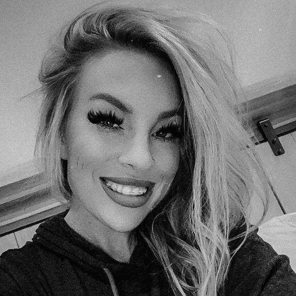 Profile Picture of Miranda Fischer (@mirandak_21) on Poshmark