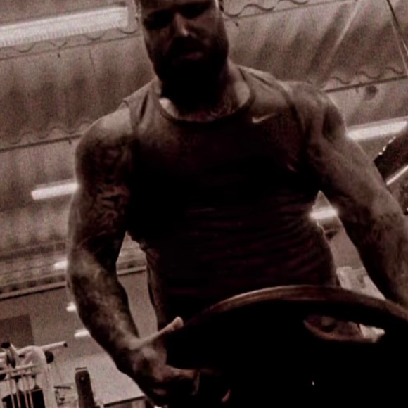 Profile Picture of Alexander Scott (@alexandersco842) on Poshmark