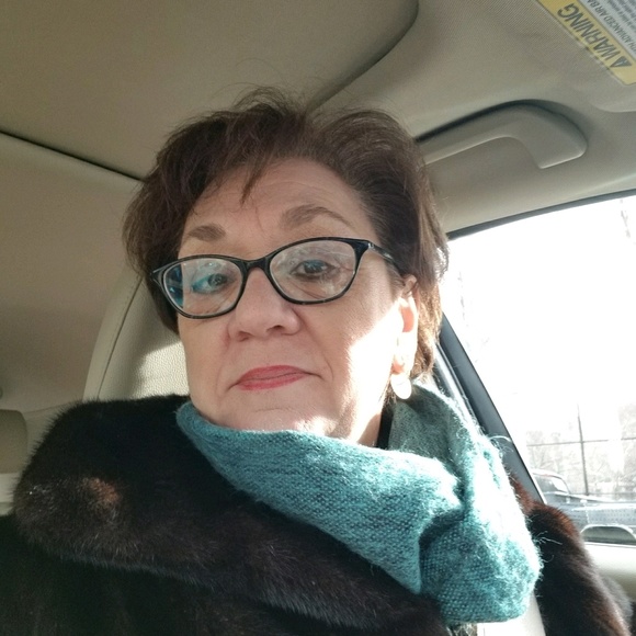 Profile Picture of Linda Coussa (@liz10773) on Poshmark