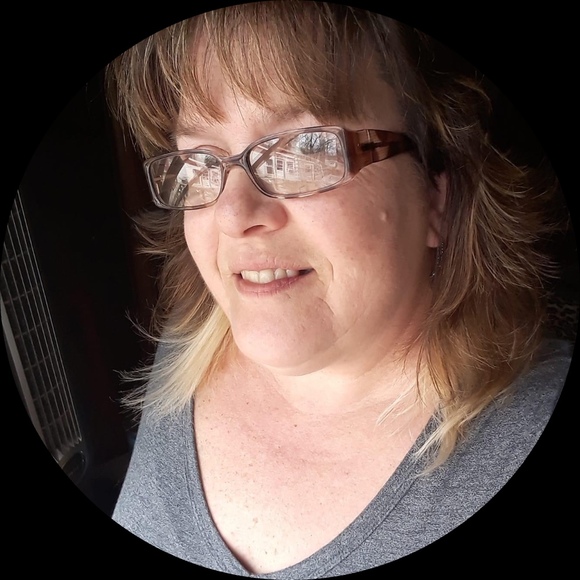 Profile Picture of Tracy Stammer (@just2irelandz) on Poshmark