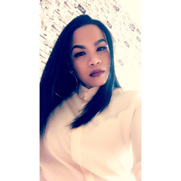 Profile Picture of Lysa Thach (@lysaslee) on Poshmark