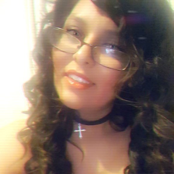 Profile Picture of Ariel Ybarra (@aaybarr) on Poshmark