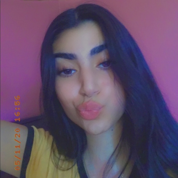 Profile Picture of Sivin Eissa (@sivineissa) on Poshmark