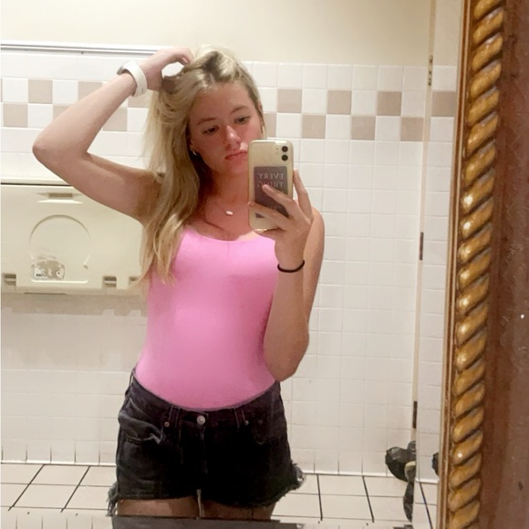 Profile Picture of Molly Alff (@mollypalff) on Poshmark