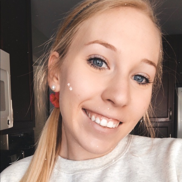 Profile Picture of Riley Zempel (@rileyzempel) on Poshmark