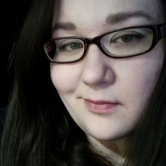 Profile Picture of Brianna Dragoo (@anaelien) on Poshmark