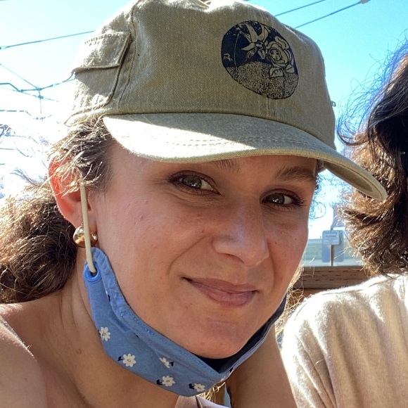 Profile Picture of Jamie Perigo (@bigplantfan) on Poshmark