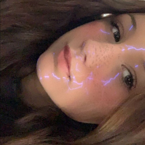 Profile Picture of Shelby Maret (@shelby_maret) on Poshmark