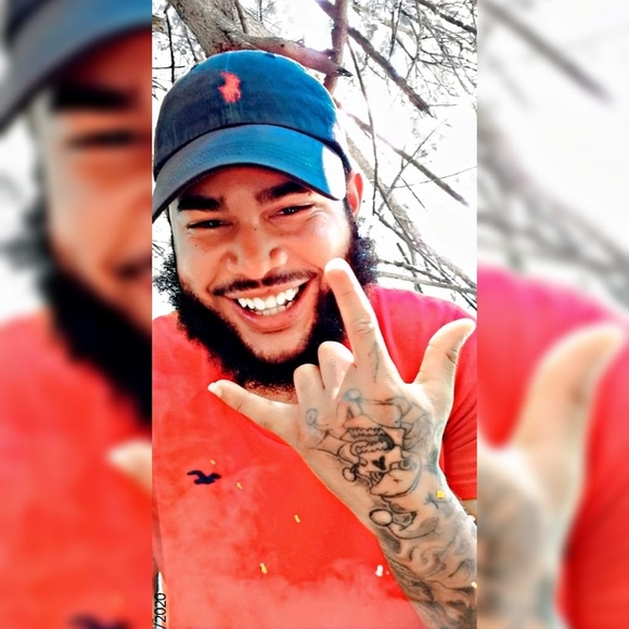 Profile Picture of Alexx Cumba (@alexx0823) on Poshmark