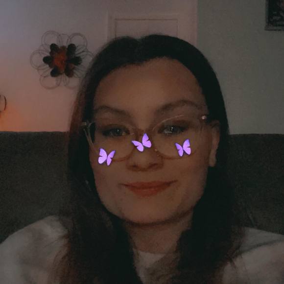Profile Picture of Lily Craig (@lilycraig92) on Poshmark