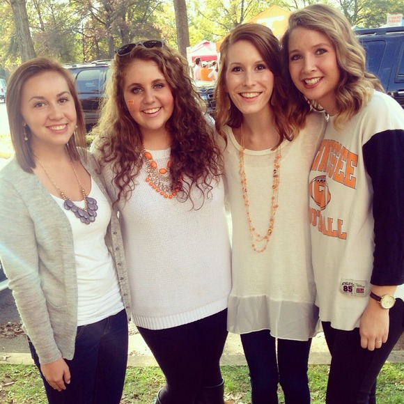 Profile Picture of Hannah Robbins (@hannahrobbins24) on Poshmark