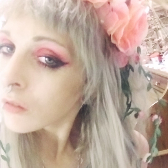 Profile Picture of Elsa Vergis (@blackbird4546) on Poshmark