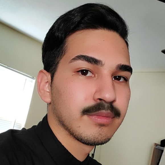 Profile Picture of Julian Escobar (@julianescomua) on Poshmark