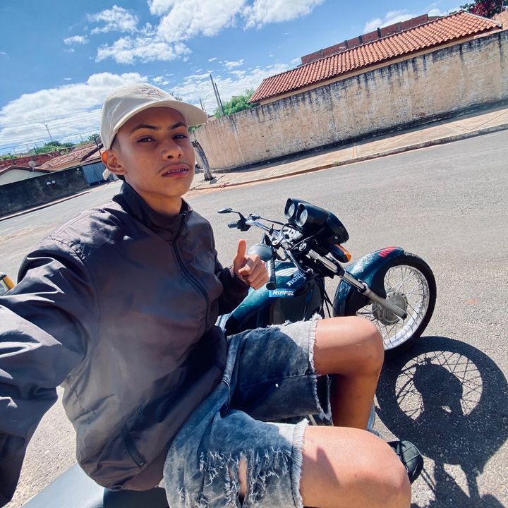 Profile Picture of Theuzinxoxo (@matheuscosta10_) on Tiktok
